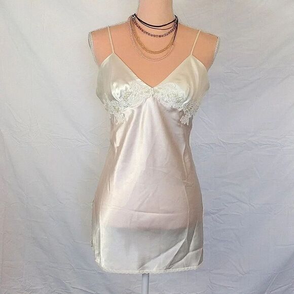 Victoria's Secret 1999 White Satin Pearl Sequin Applique Short Bridal Slip Small - Picture 4 of 17